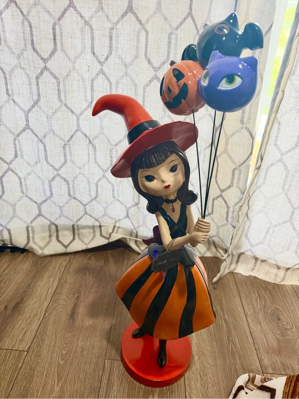 29" Bella Luxx Vintage Halloween Witch with Balloons NWT